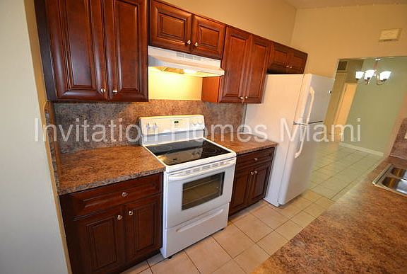 4th image of 2454 Bimini Ln