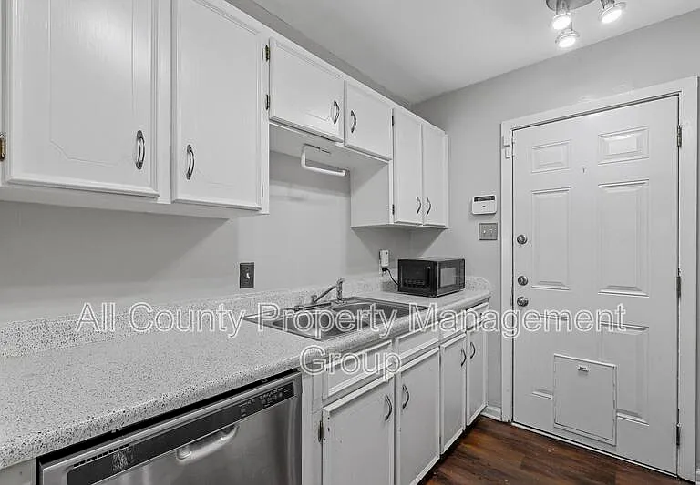 2504 S Fielder Rd — Photo 8