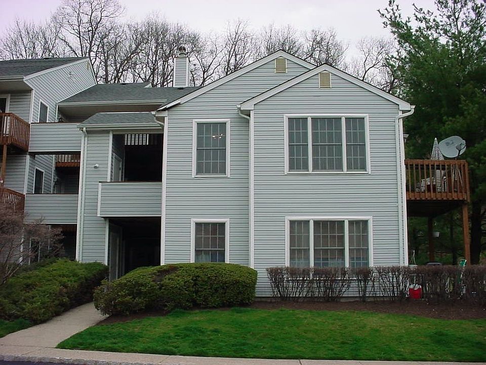 Building 4 end unit 2nd flr 3 bdrms 1&1/2 baths 