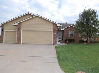 804 S Longbranch Dr, Maize, KS 67101