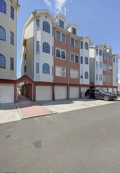 566 Pennsylvania Ave #E2 — Photo 22