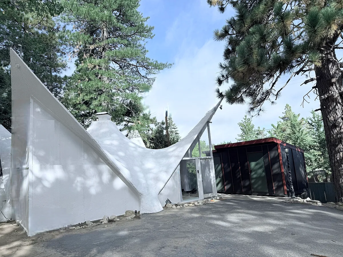 Building Photo - 2140 Hollymont Dr