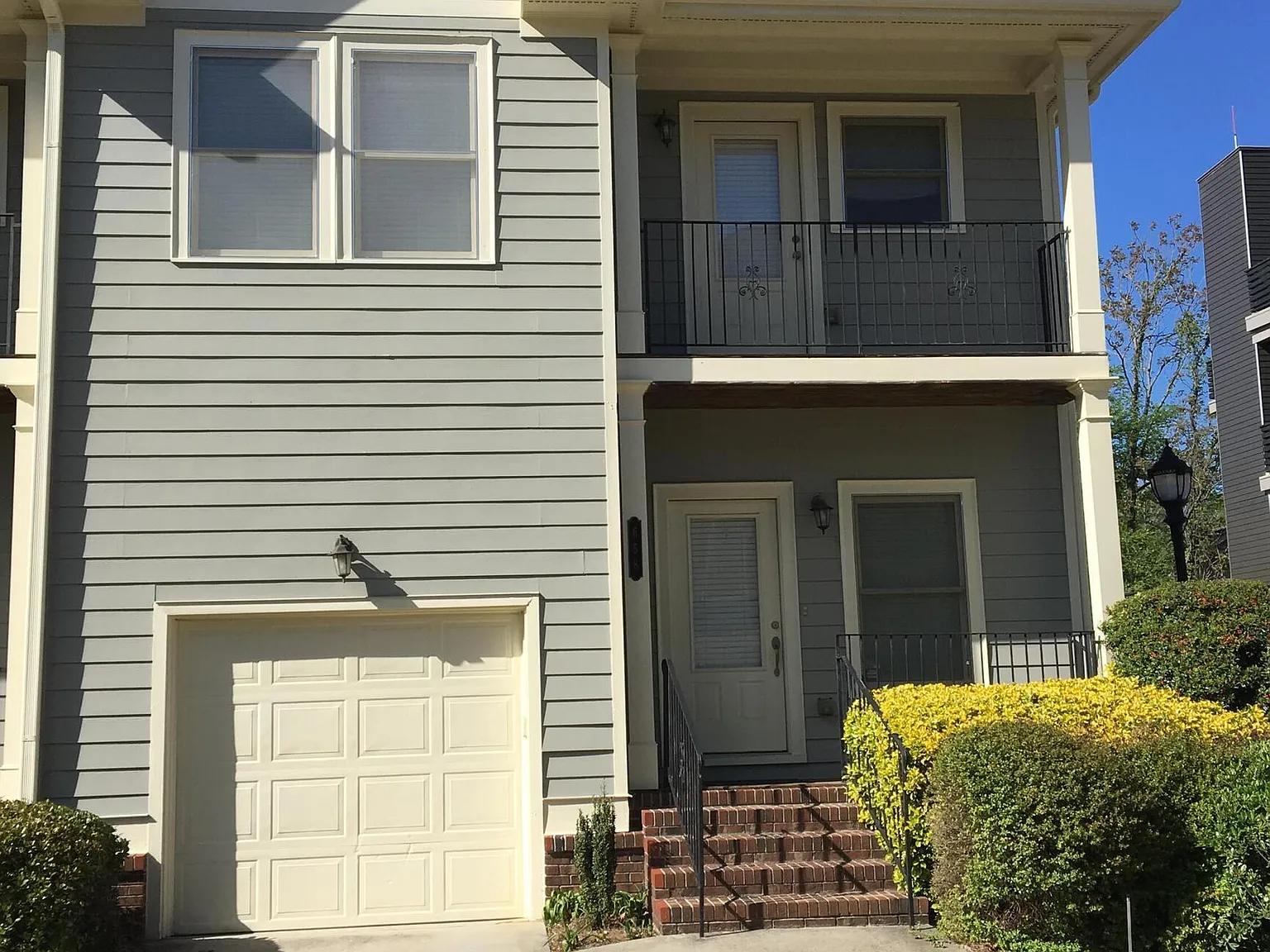 3 bed, 2.5 bath, 1742 sqft, $4,400 — Photo 1