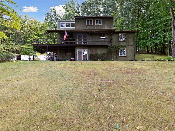 2nd image of 47255 Hillcrest Dr