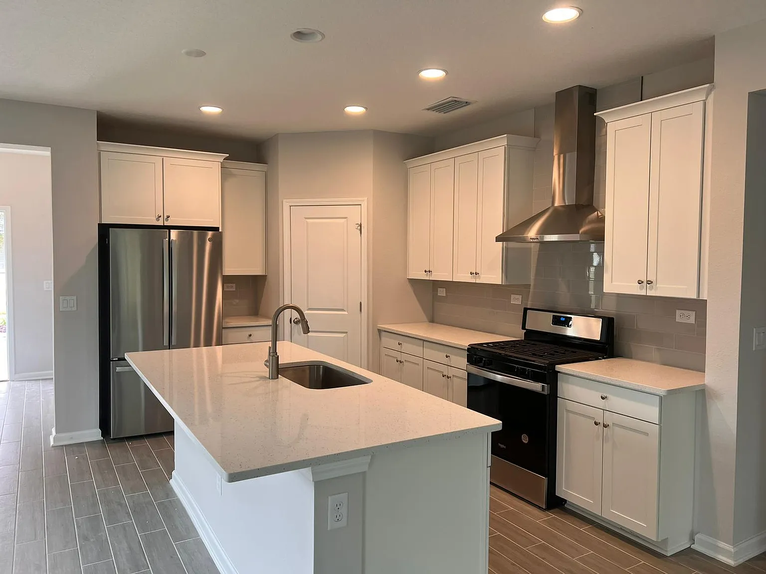 3 bed, 1864 sqft, $2,445 — Photo 4