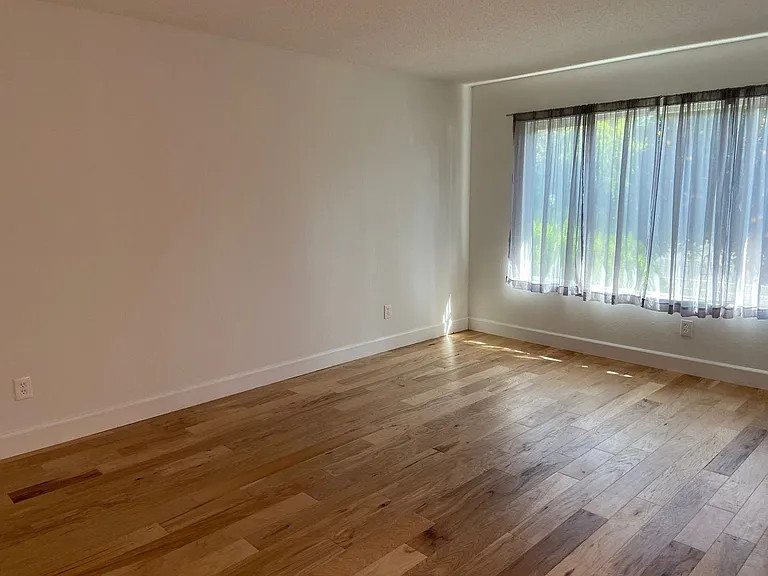 8587 La Riviera Dr — Photo 3