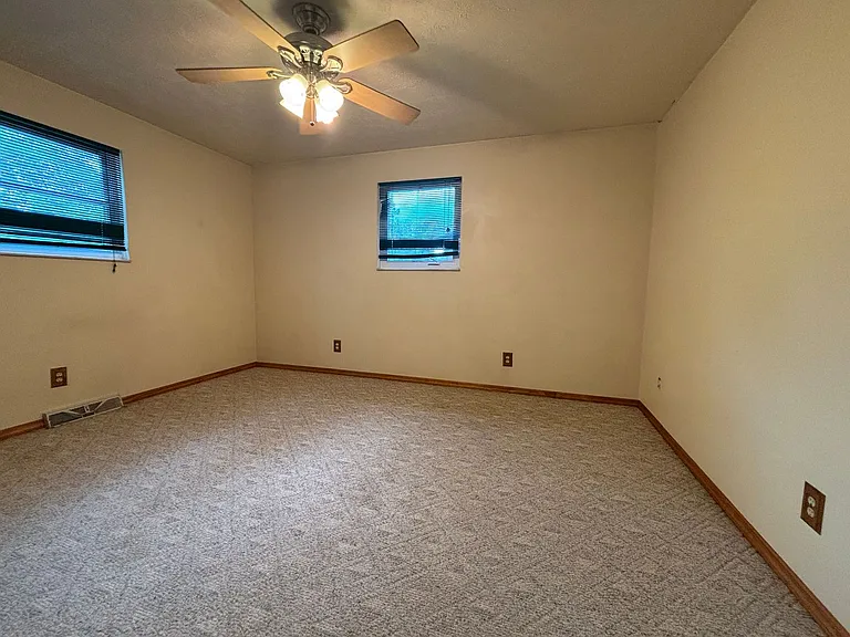 198 Eastland Ave — Photo 11