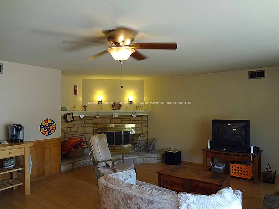 Fireplace w/Hearth & Mantle