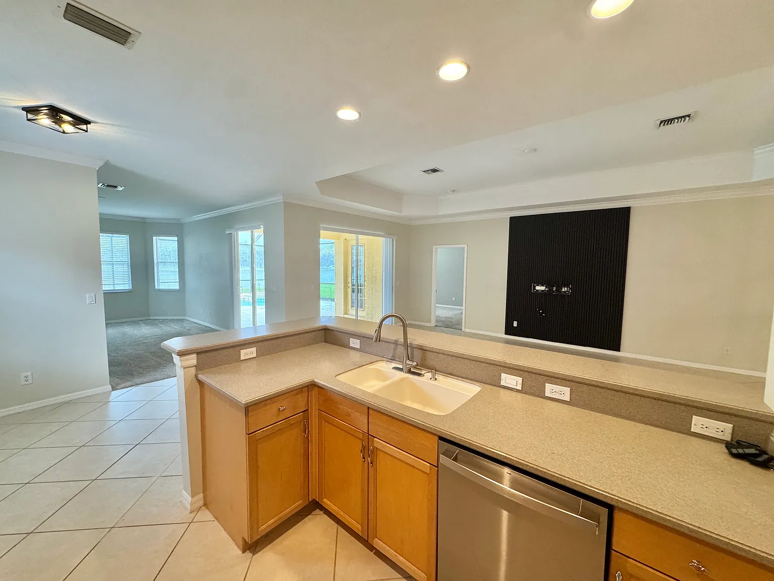 3 bed, 2048 sqft, $3,500 — Photo 4