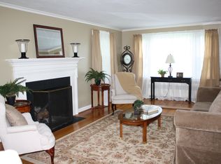 43 Greystone Rd, West Hartford, CT 06107