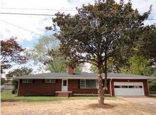 909 Neal Dr, Rossville, GA 30741