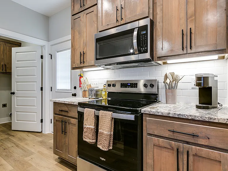 1045 Holiday Dr — Photo 14