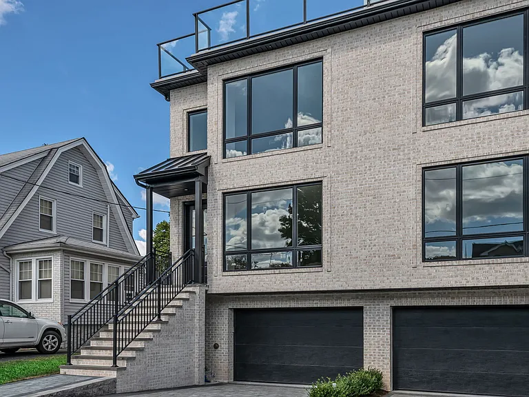 55 Washington Ave — Photo 1