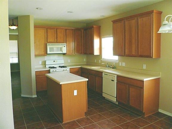 5th image of 1105 Peyton Pl
