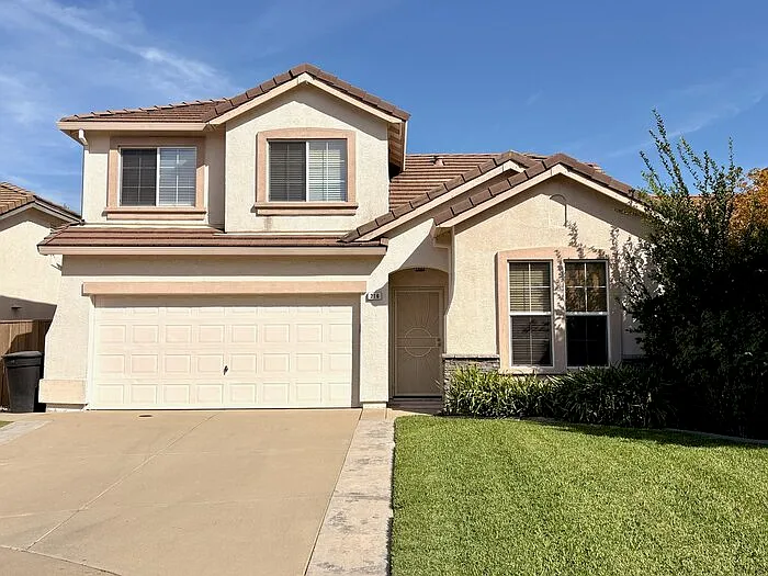 4 bed, 2.5 bath, 1516 sqft, $2,795 — Photo 2