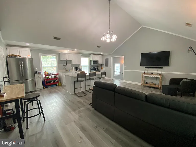 522 W King St — Photo 17