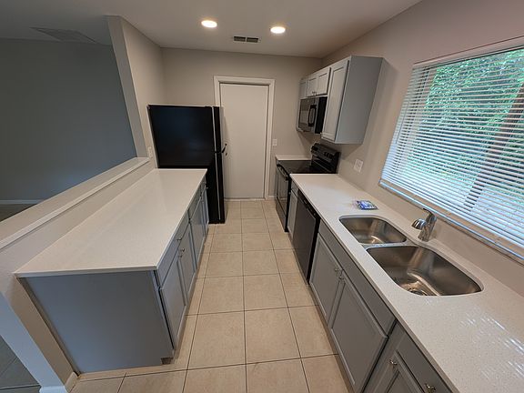 2nd image of 2627 Kinnon Dr