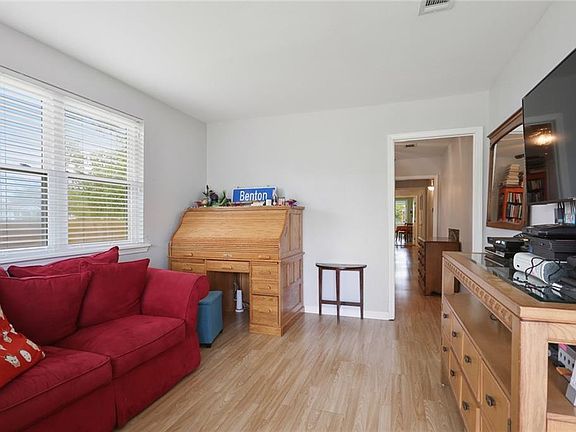 4th image of 5917-19 Urquhart St