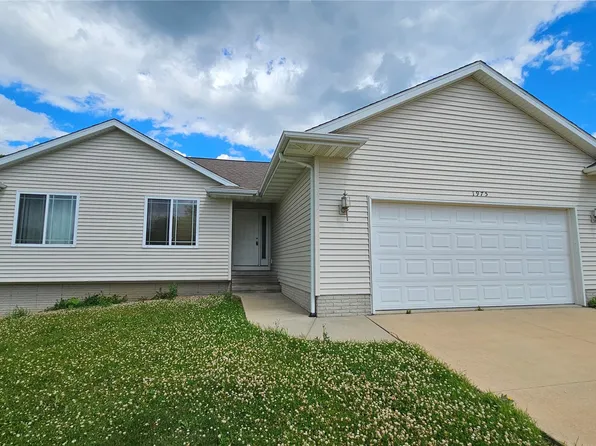 1975 49th St, Marion, IA 52302