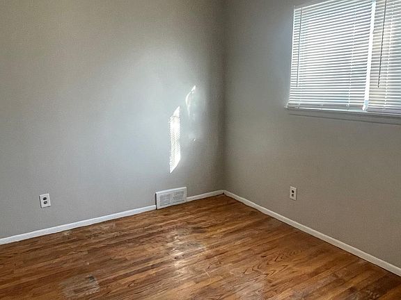 5th image of 17380 Birwood St