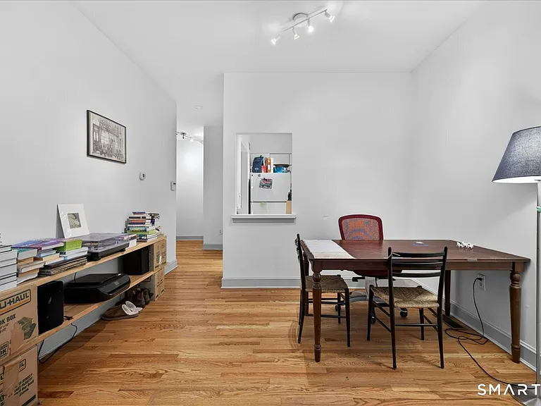 541 Chapel St #B — Photo 5