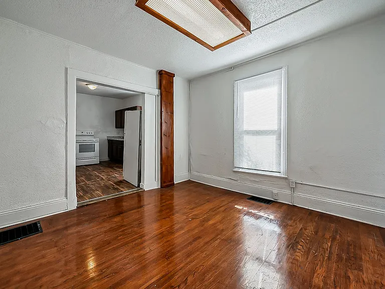 312 Ballard St — Photo 2