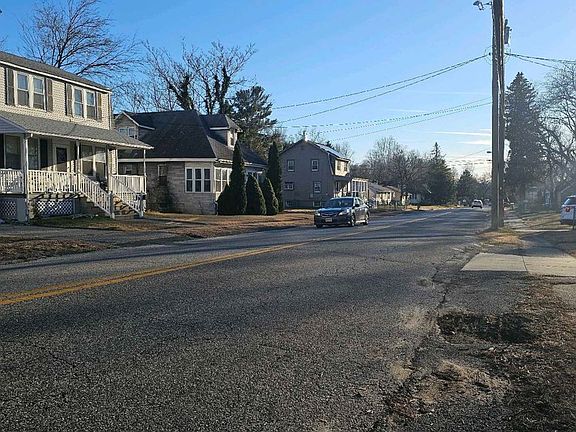 Exterior Neighborhood (street photo)