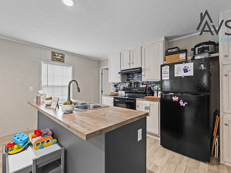 396 Volliedale Dr — Photo 5