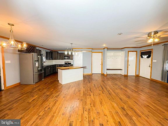 5th image of 307 Beacon Ct