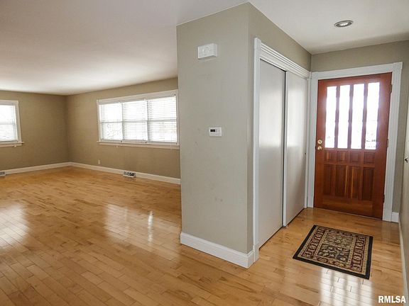 4th image of 5925 N Trenton Ln
