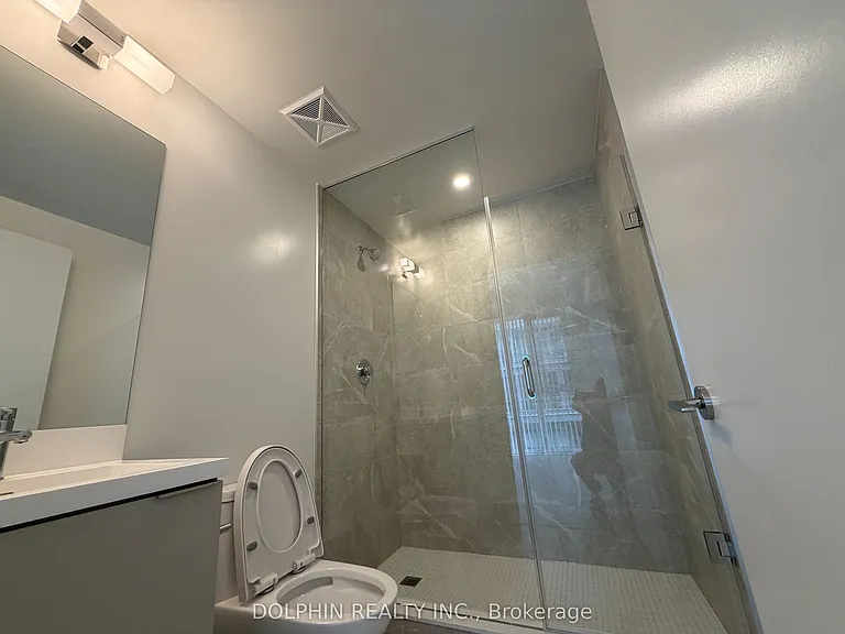 400 King St W #722 — Photo 14