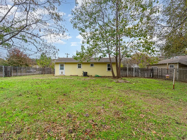 700 Broadway Ave — Photo 15