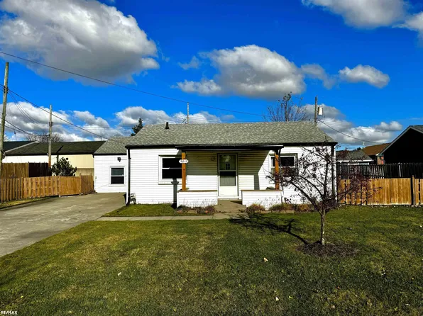 15845 Colgate Ave, Clinton Township, MI 48035