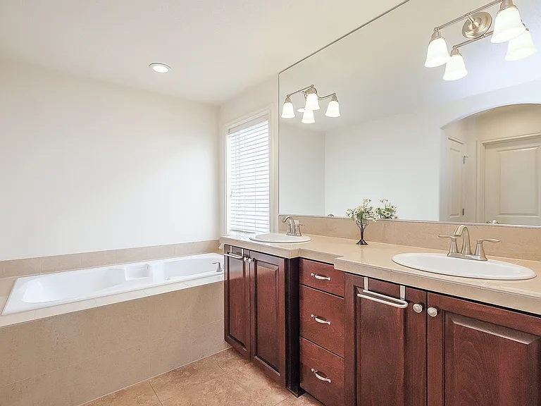 6572 NW 164th Ave — Photo 10