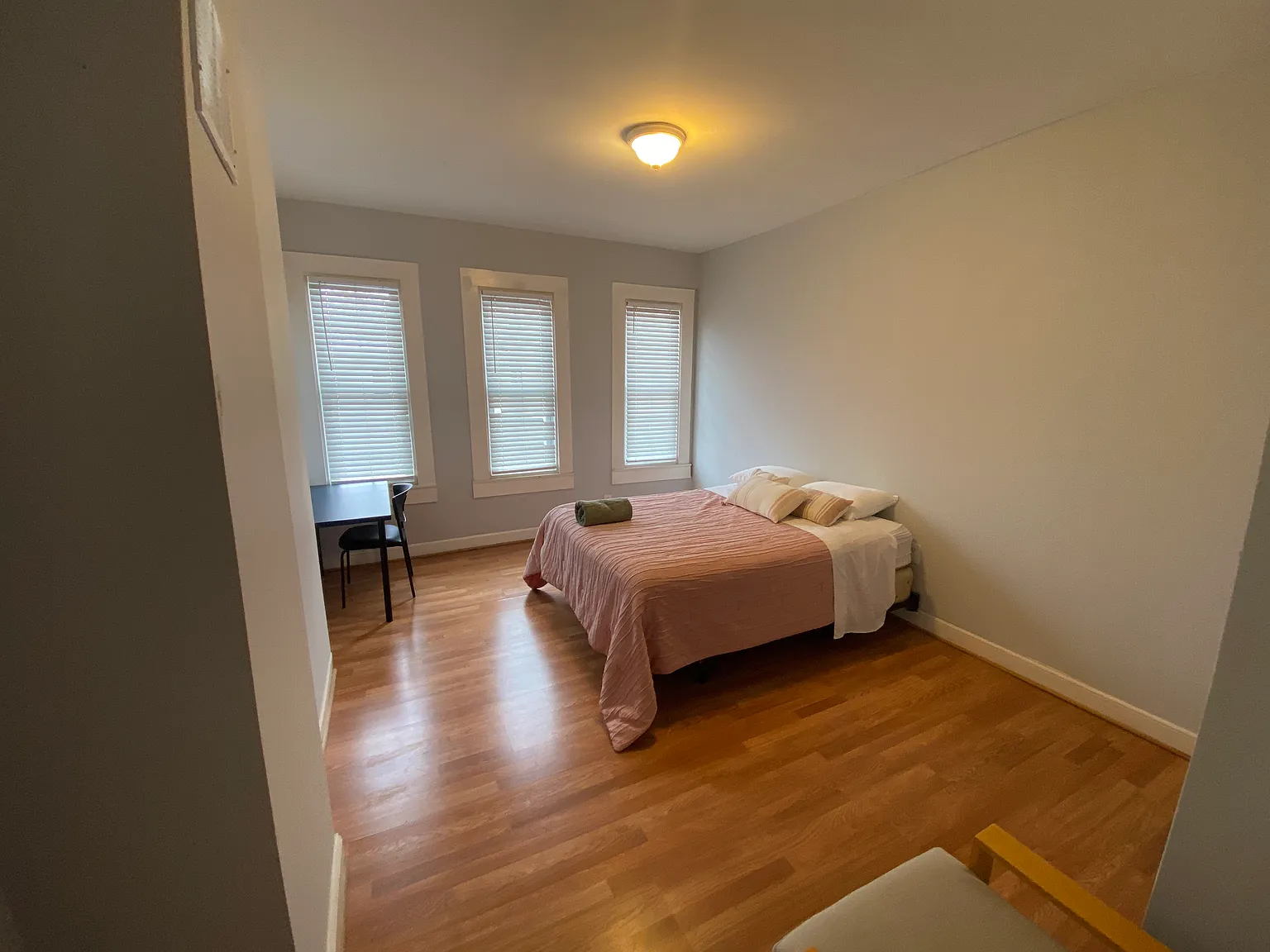 906 E Preston St — Photo 1