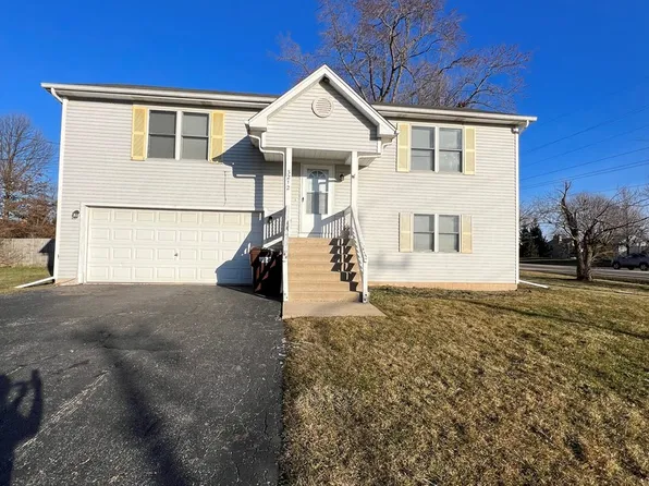 3212 S Cherry Ave, McHenry, IL 60051