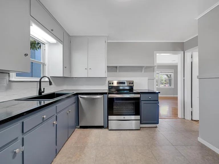 1342 E 42nd St S — Photo 12