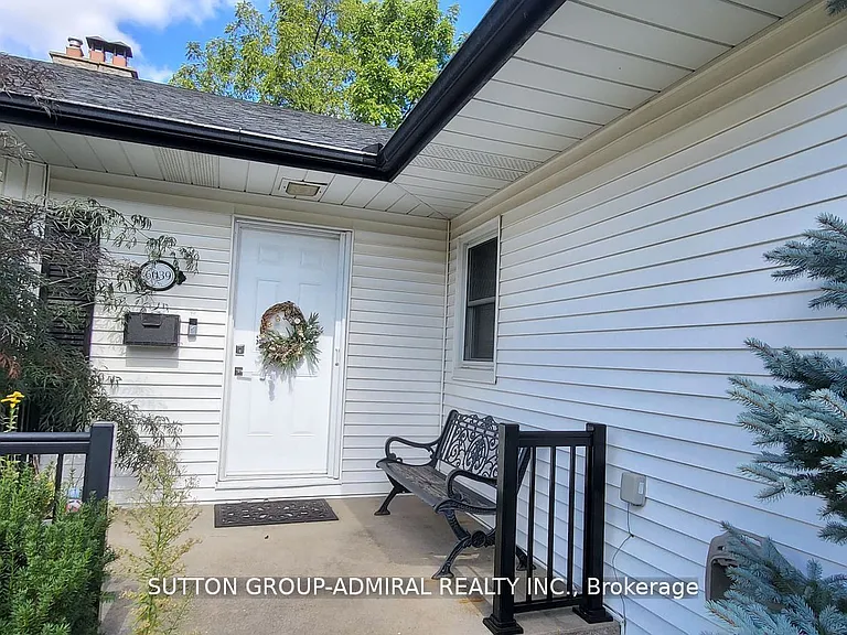 6039 Althea St #UPPER — Photo 2