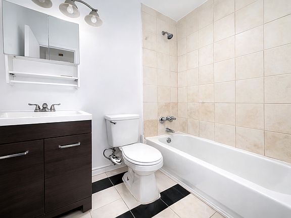 5th image of 370 W 52nd St APT 4B