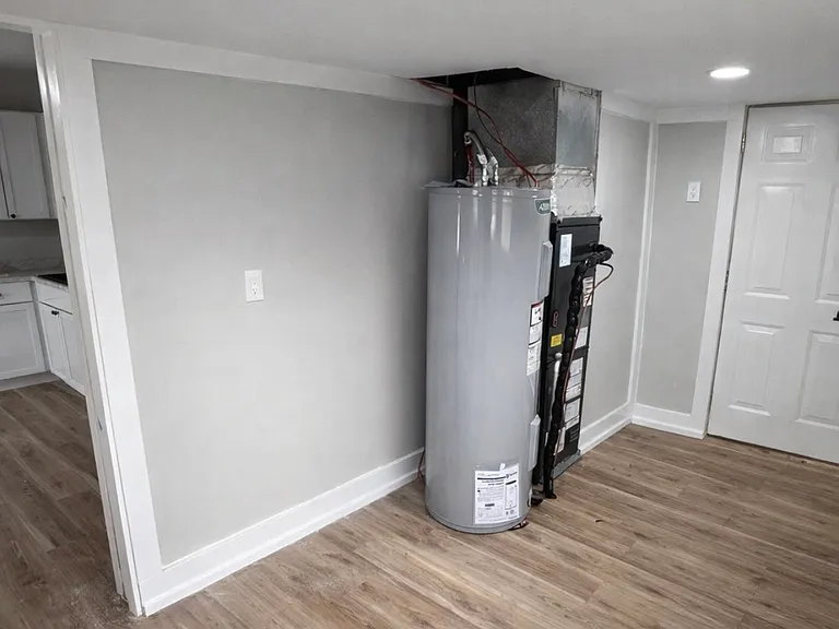 1135 N Bell St — Photo 17