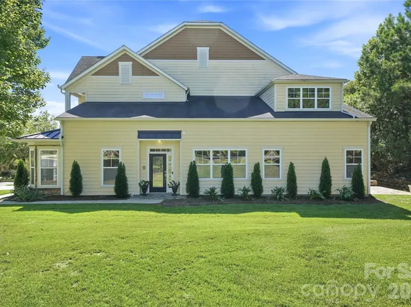411 Halyard Ln, Tega Cay, SC 29708