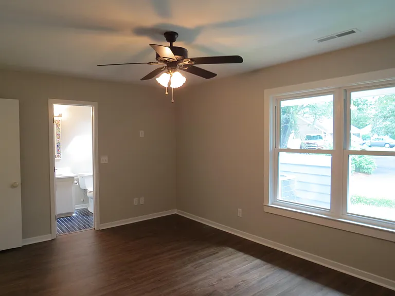 1124 Honeysuckle Ct — Photo 10