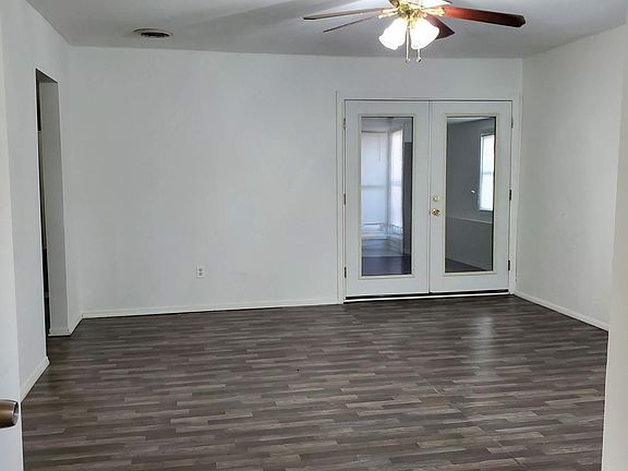 3rd image of 606 Bell Ave