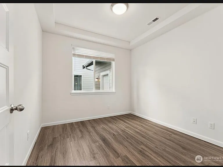9960 Merrick St SE — Photo 17
