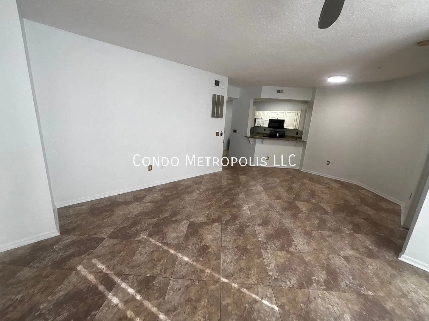 3 bed, 1295 sqft, $2,050 — Photo 4