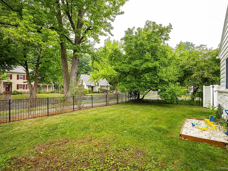 46 Barnard Ave — Photo 36