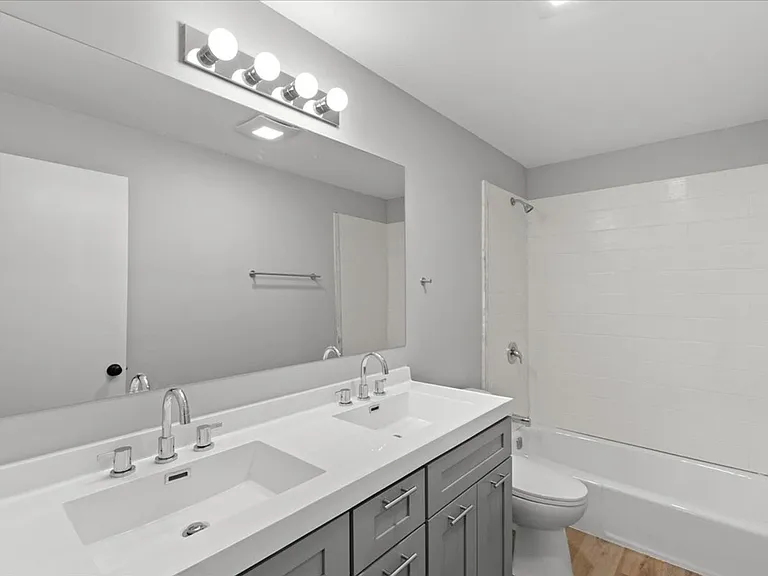 1000 Orchard Luxury Apartments — Photo 18