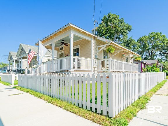 2nd image of 950 Texas St