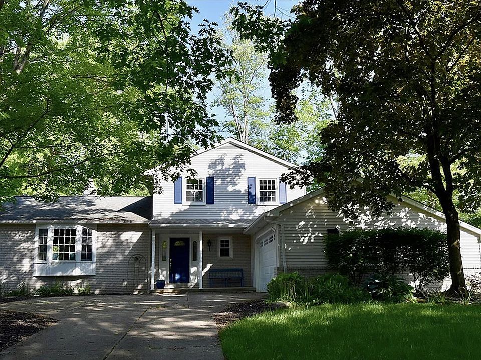 1st image of 37815 Fox Run Dr