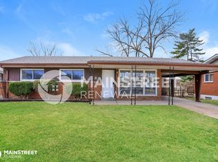 8 Flamingo Dr, Hazelwood, MO 63042
